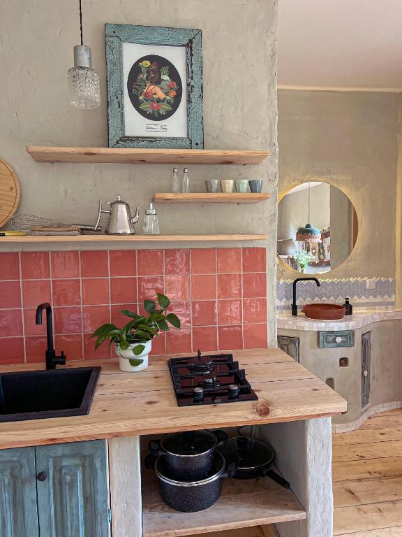 Cucina o angolo cottura di Karma Hostel