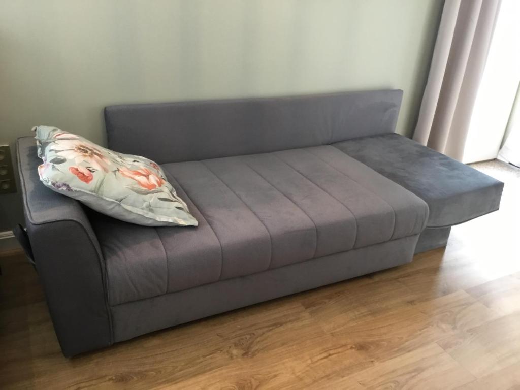 Posezení v ubytování Gezellige studio met terras en gratis parking