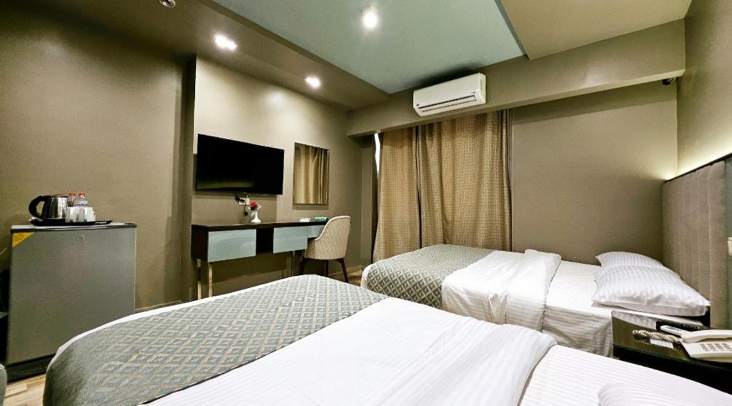 Postel nebo postele na pokoji v ubytování Grand Bayan Hotel & Apt at Nile Plaza