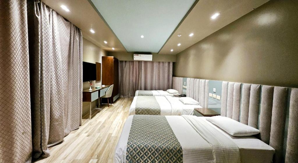 Postel nebo postele na pokoji v ubytování Grand Bayan Hotel & Apt at Nile Plaza
