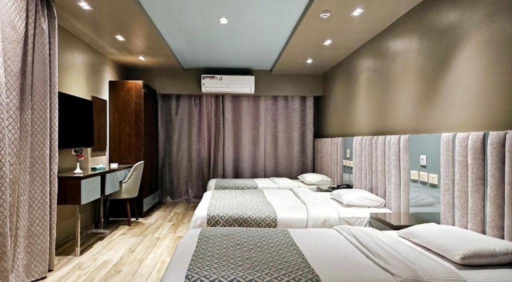 Postel nebo postele na pokoji v ubytování Grand Bayan Hotel & Apt at Nile Plaza