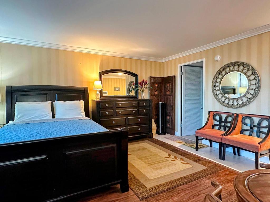 Vacation Rental Studios at Royal Garden Waikiki - Queen Studio