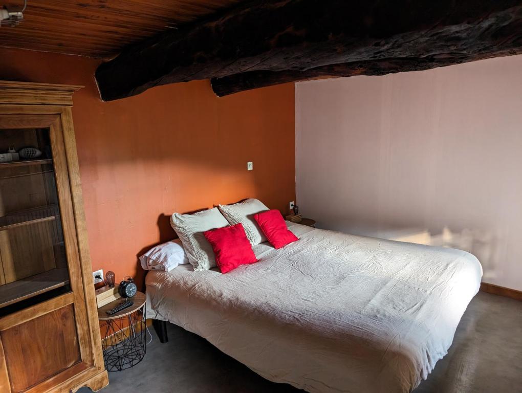 Postel nebo postele na pokoji v ubytování gîte de l'olivier - 3 étoiles - domaine de l'olivier