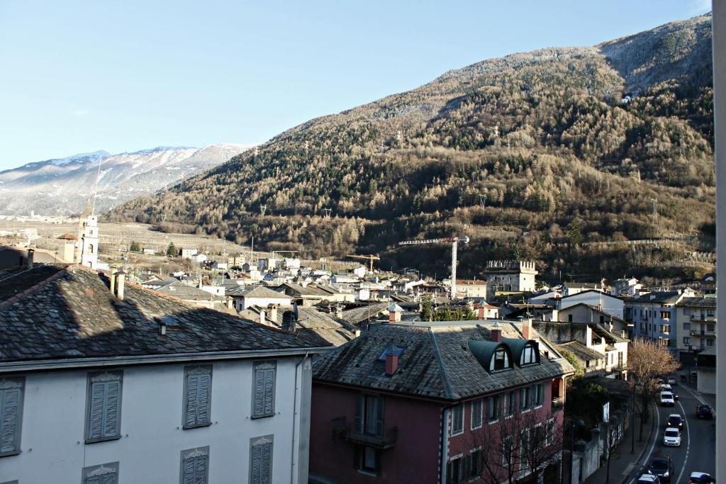 Bed & Rooms , Corte Rossa -1 Min Walk To Bernina Express - Suite De Famille Junior