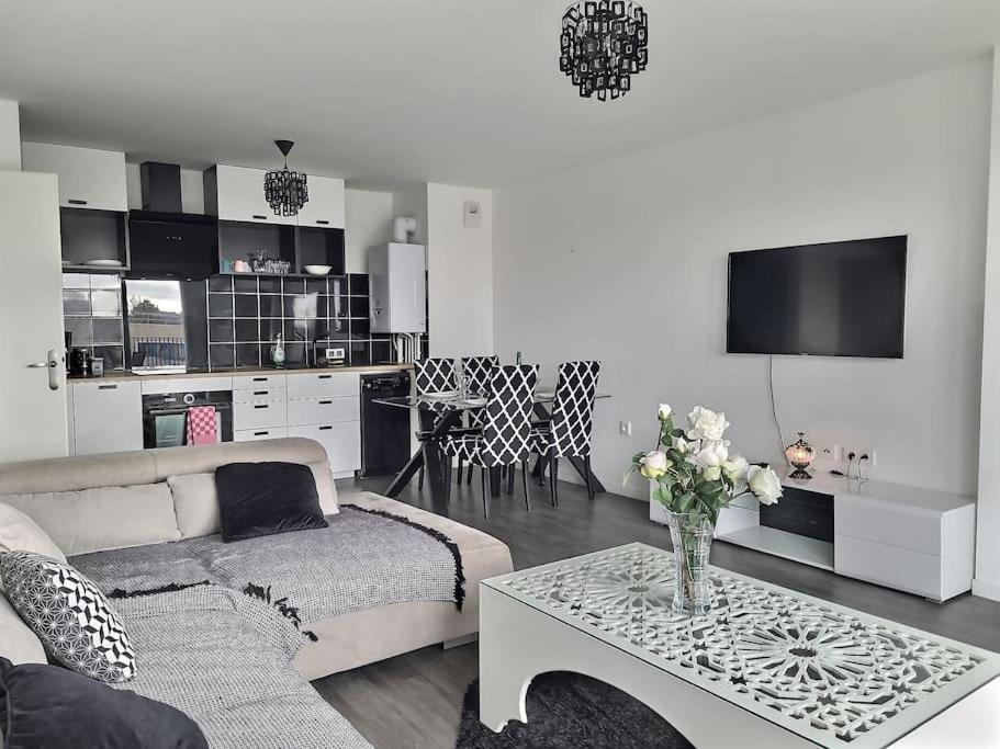 Photo de la galerie de l'établissement Le Big For Quatre , Terrasse privée, Paris ,Disney, à Chennevières-sur-Marne