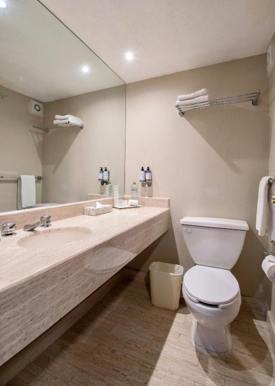 Koupelna v ubytování Hotel Plaza Génova Centro