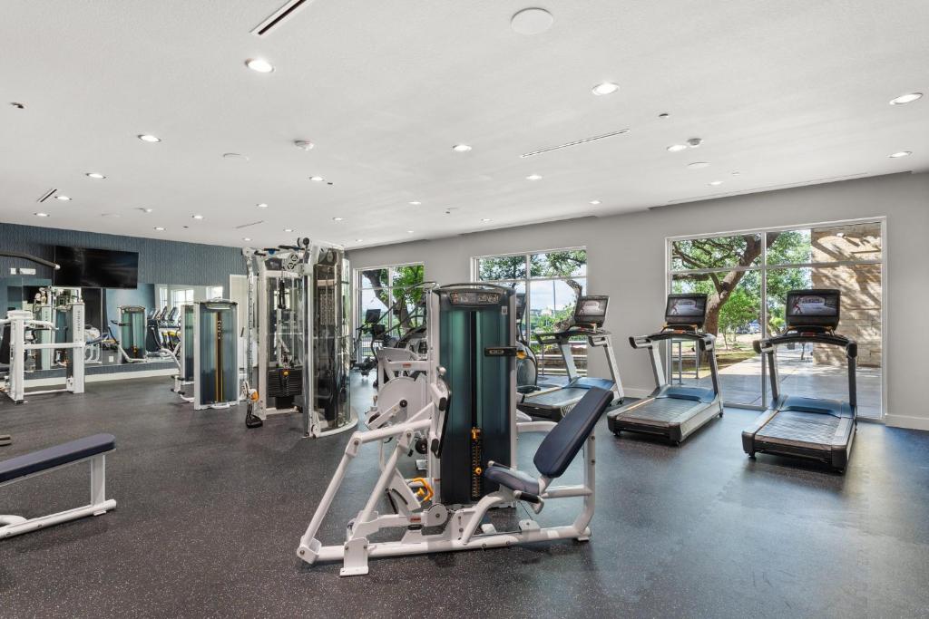 Fitness centrum a/nebo fitness zařízení v ubytování EVEN Hotel Austin Uptown near the Domain by IHG