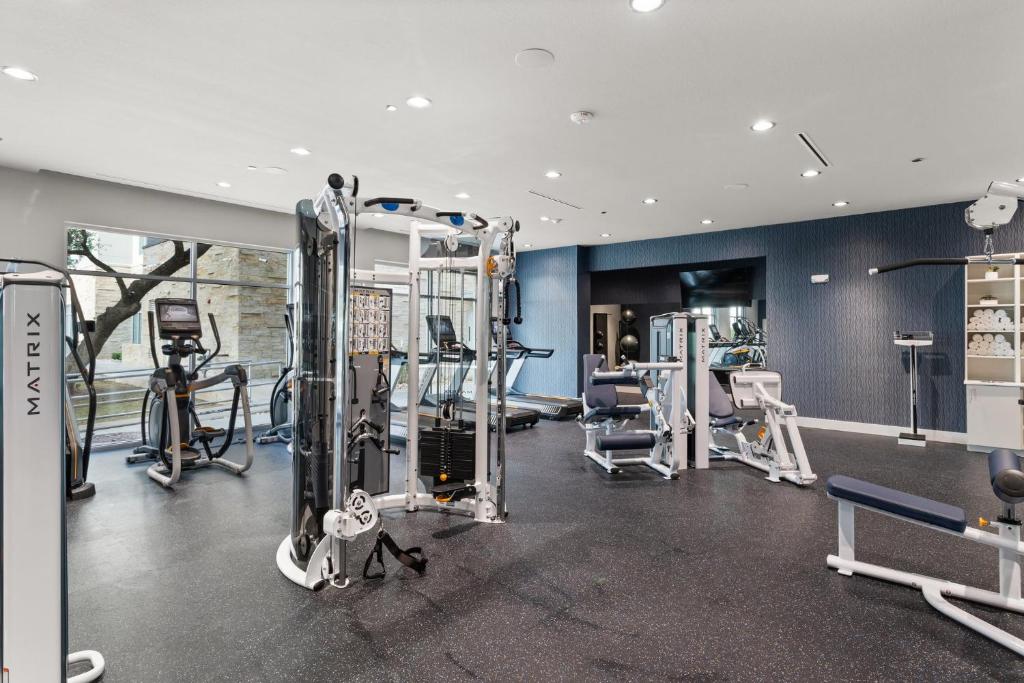Fitness centrum a/nebo fitness zařízení v ubytování EVEN Hotel Austin Uptown near the Domain by IHG