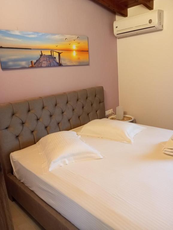 Postel nebo postele na pokoji v ubytování Lampos House Vourvourou