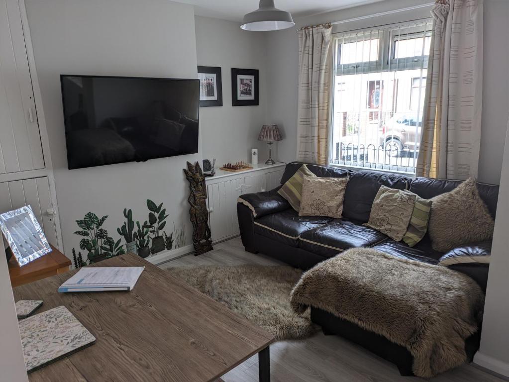 Posezení v ubytování Máire Toiréasa – cosy refurbished property in the Gaeltacht Quarter