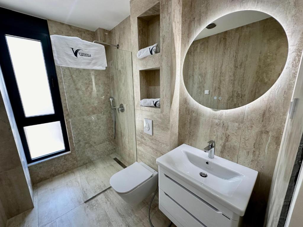 Ένα μπάνιο στο Vienna Luxury Apartments