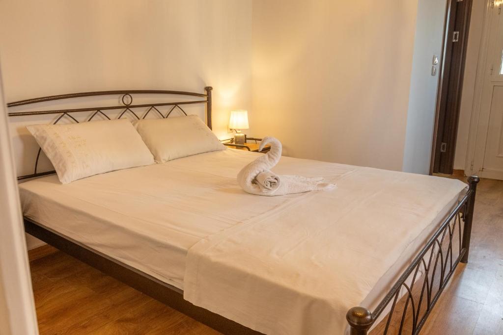 a bed with a swan sitting on top of it at Antonis Traditional House in Lixouri
