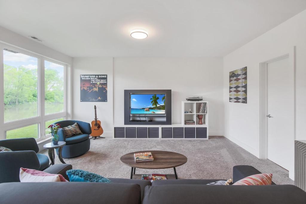Gossamer Breeze - Two-Bedroom Apartment