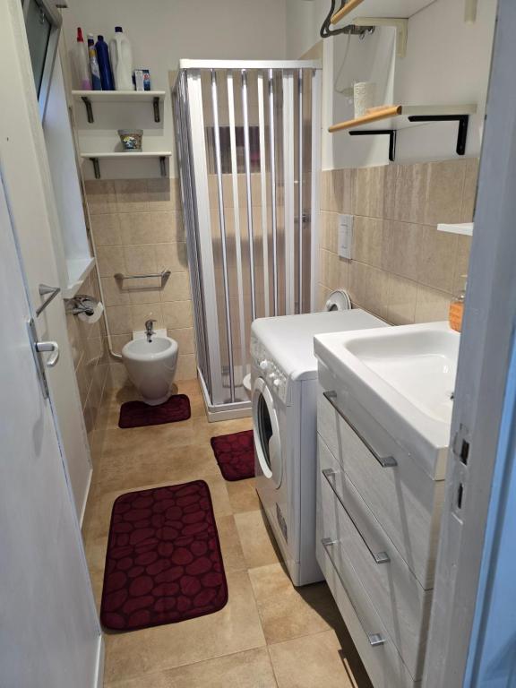 a bathroom with a washing machine and a sink at Destinazione Mare Naxos in Giardini Naxos