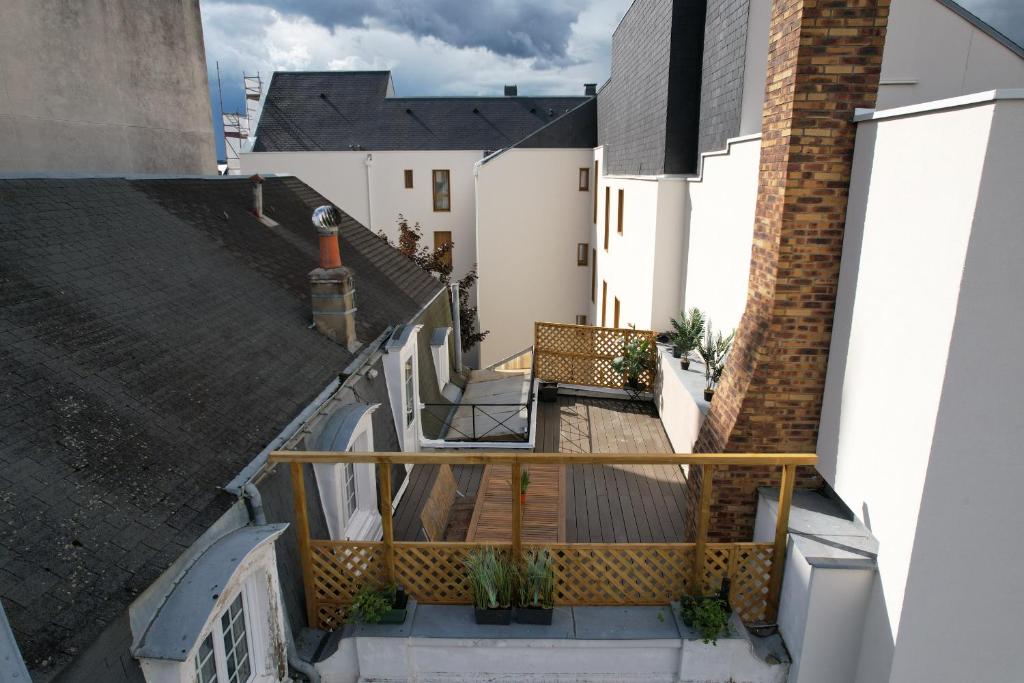 d'un balcon. dans l'établissement La Villa Barillerie - 24 pers - 1870 - Centre Ville, au Mans