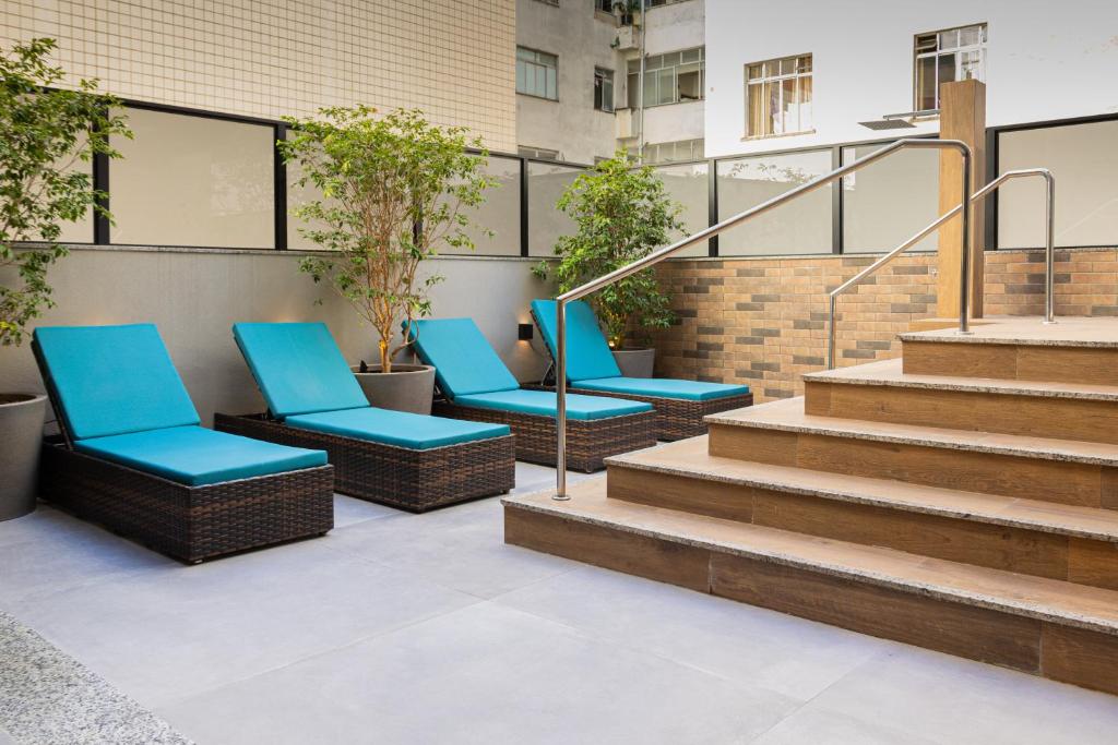 Uma área de estar em Life Residence