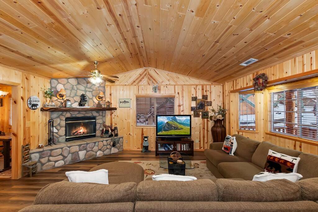 TV/trung tâm giải trí tại NEW Hibernation Station Close to Snow Summit