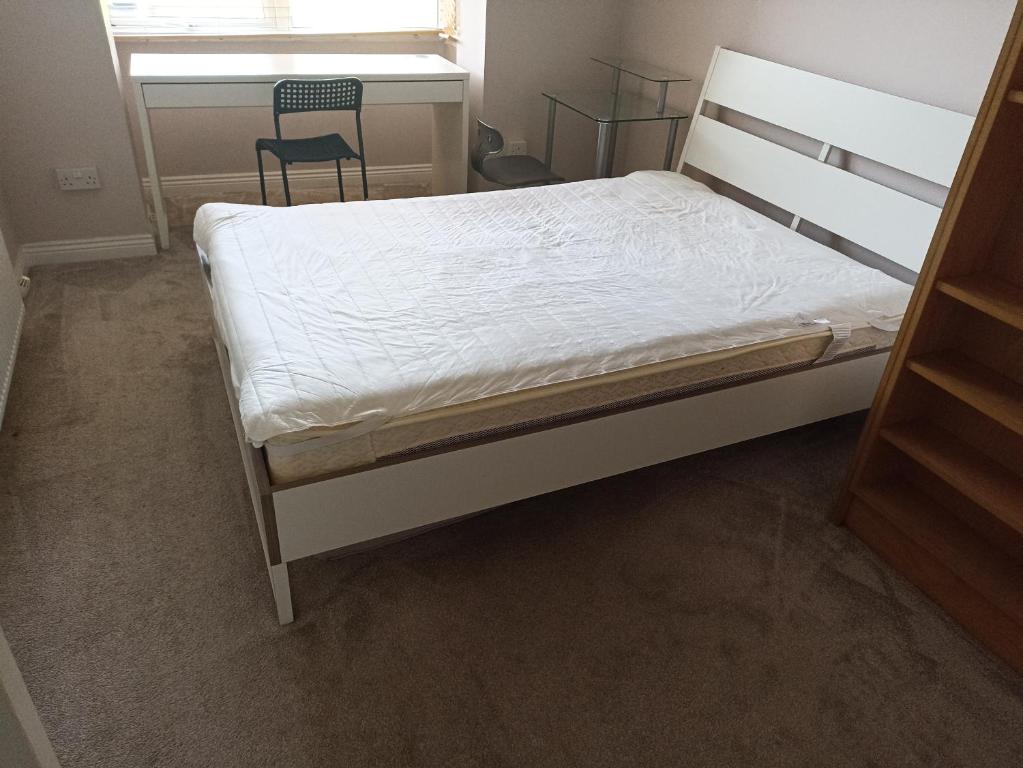 Postel nebo postele na pokoji v ubytování Sean's home