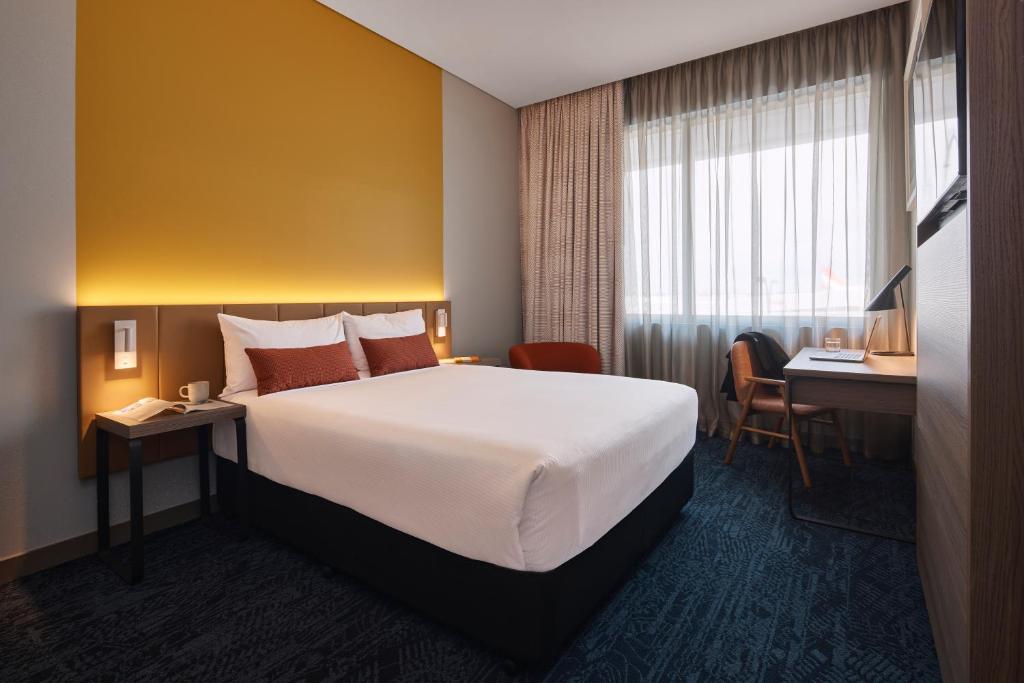 Travel Proud Rydges Sydney Airport Hotel - Camera Deluxe King