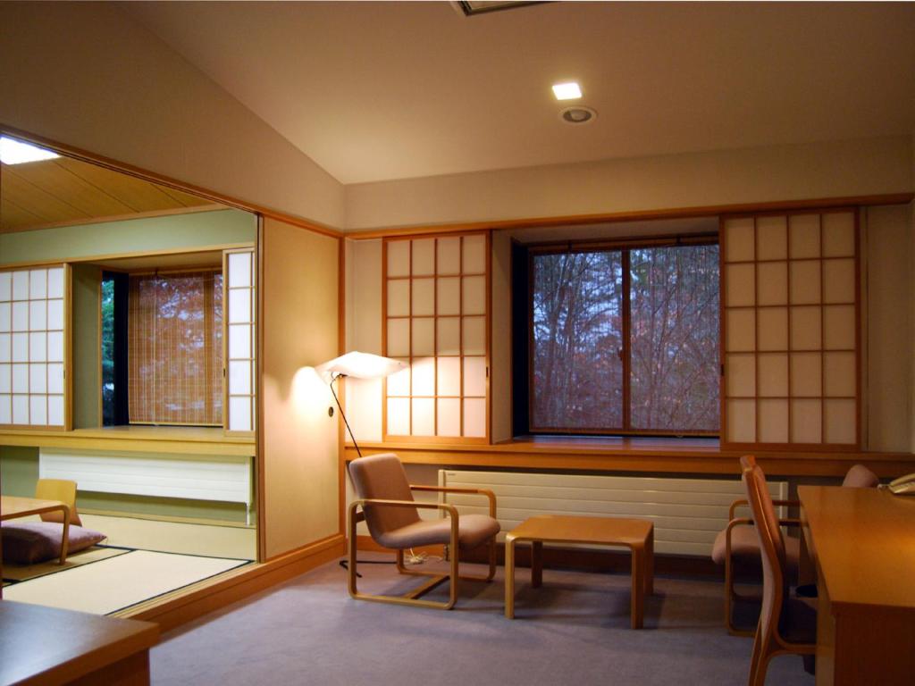 Posezení v ubytování KARUIZAWA CLUB OF ART