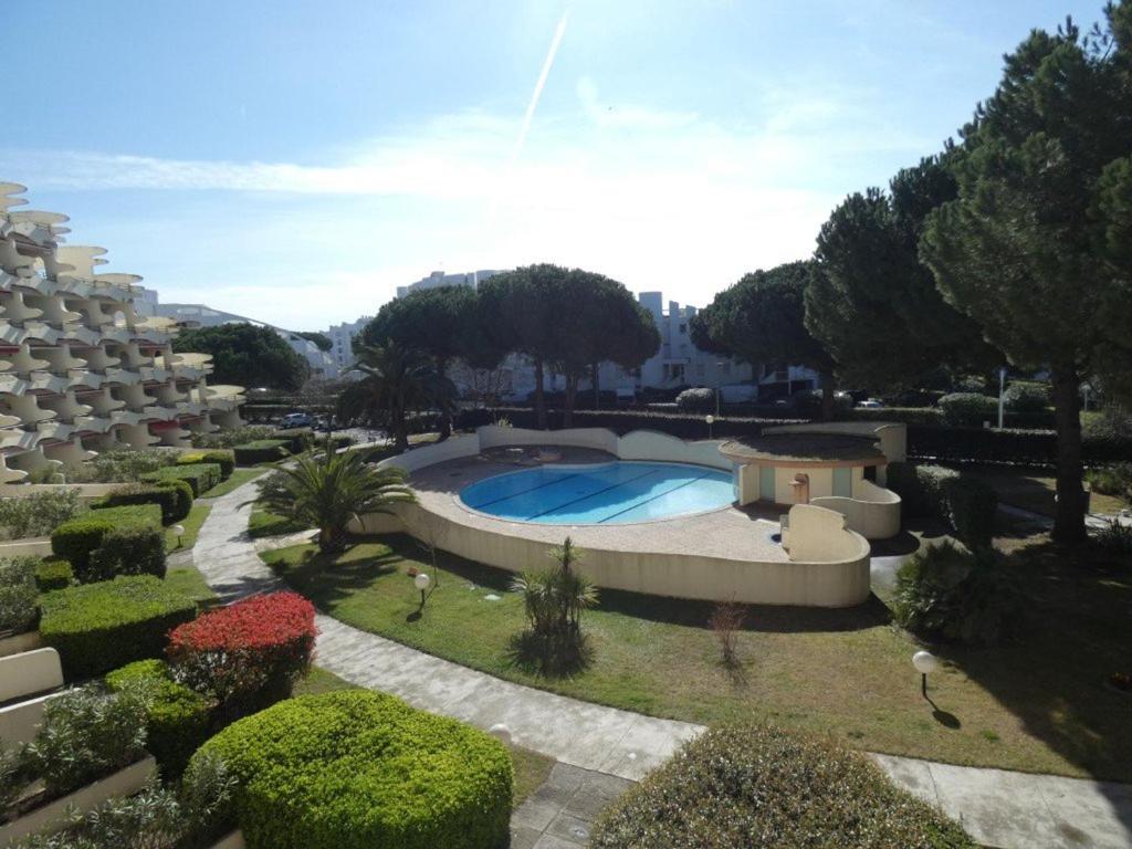 Studio Cabine avec Piscine, à 150m de la Plage, Quartier Animé, Parking Privé, 4 pers, Animaux Non Admis