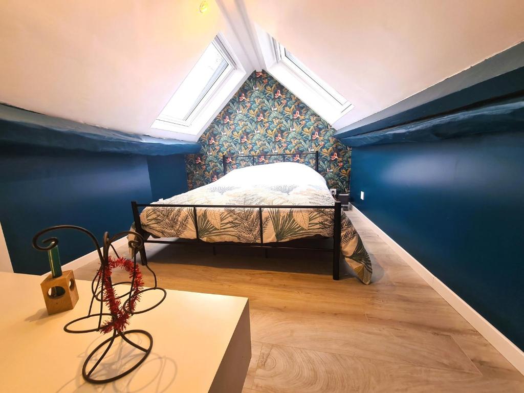 a bedroom with a bed with a blue wall at Retraite Romantique en Brenne: Piscine, Confort et Nature - FR-1-591-587 in Chitray