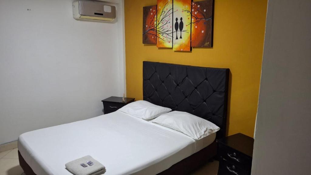 Hotel Los Almendros de los patios - Housity