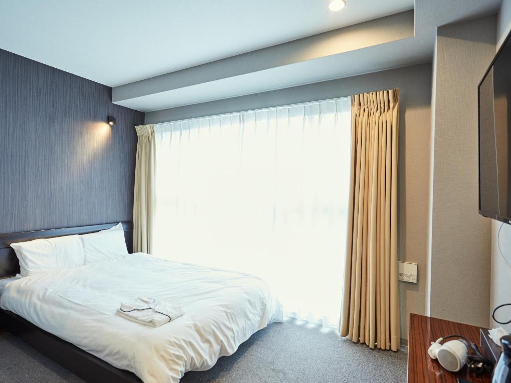 Postel nebo postele na pokoji v ubytování EZ HOTEL Kansai Airport Seaside