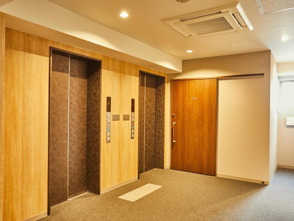 Postel nebo postele na pokoji v ubytování EZ HOTEL Kansai Airport Seaside