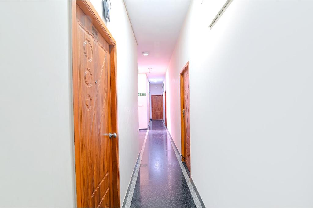 Fotografie z fotogalerie ubytování FabHotel VRJ Residency - 500M from Chennai Trade Center v destinaci Čennaí