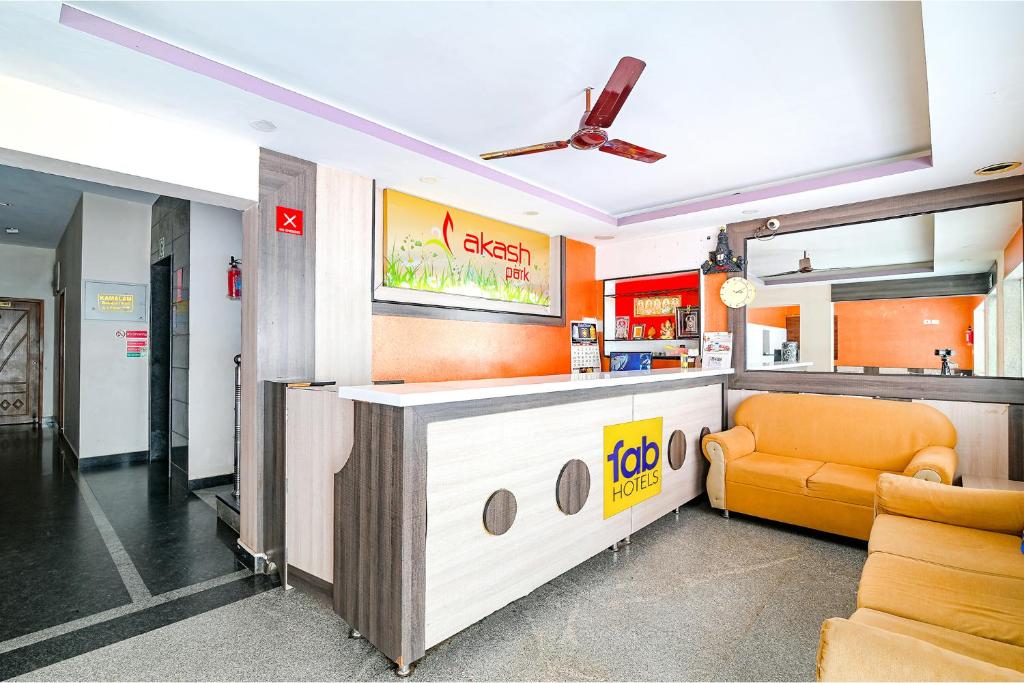 Kuchyň nebo kuchyňský kout v ubytování FabHotel VRJ Residency - 500M from Chennai Trade Center