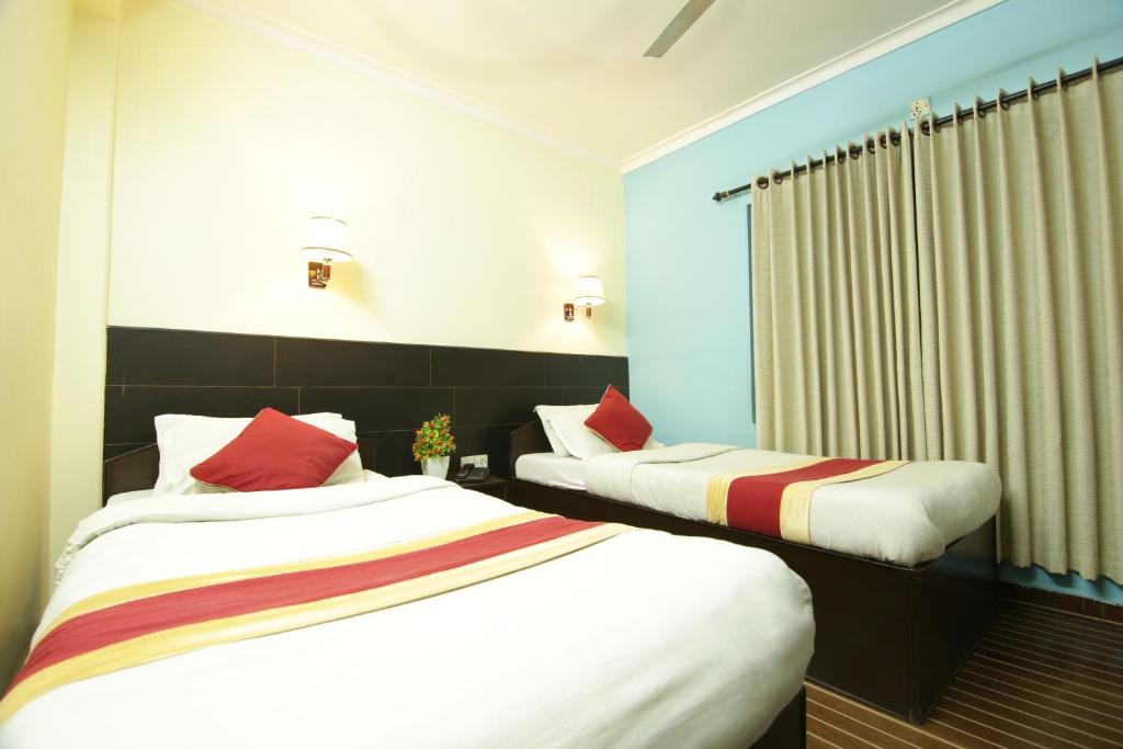 Rúm í herbergi á Hotel Nomad Inn