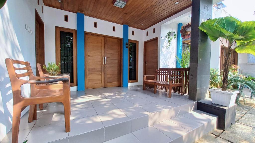 Nusawiru Guest House - Five-Bedroom House