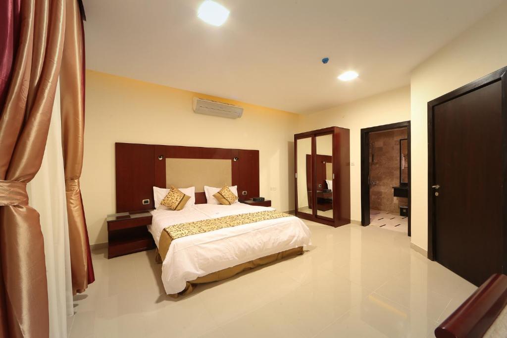 Postel nebo postele na pokoji v ubytování رؤوم ان للشقق الفندقية-Raoum Inn Hotel Apartments