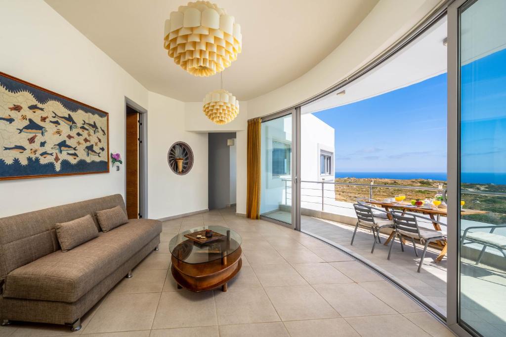 Гостиная зона в Villa Zafira - Seaview Manor with Heated Pool