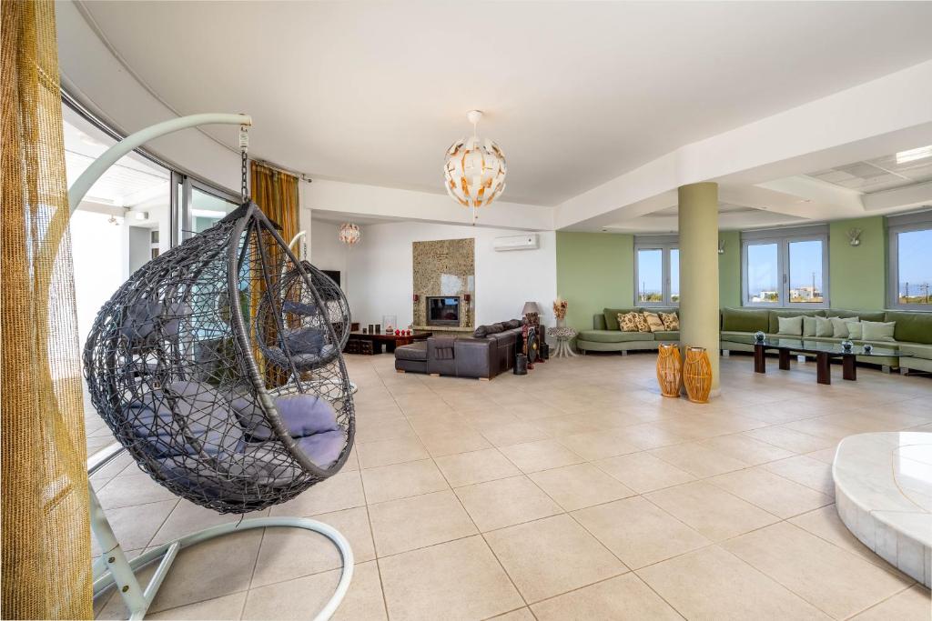 Гостиная зона в Villa Zafira - Seaview Manor with Heated Pool