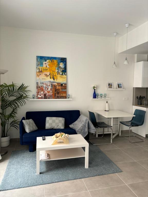 Central Studio with Shared Rooftop Terrace