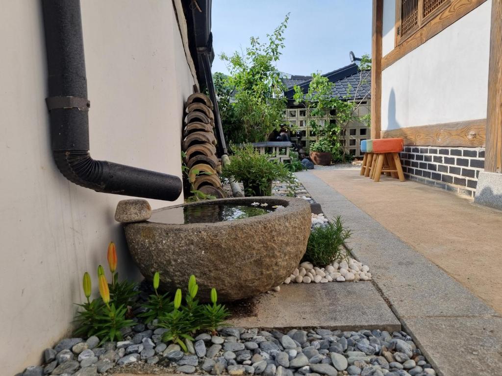 Zahrada ubytování Naru Hanok stay