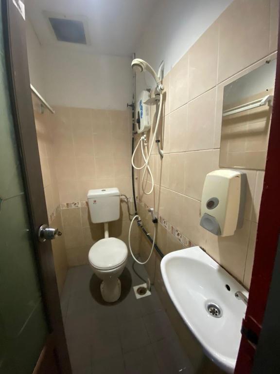 Koupelna v ubytování CheckInn Express Kuching