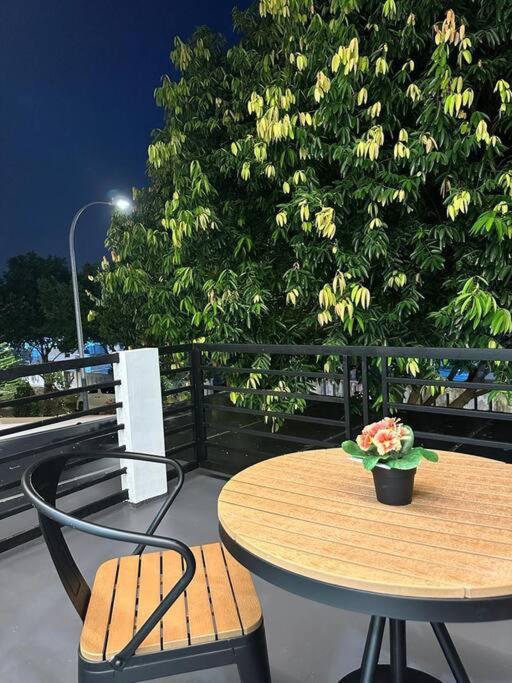Heliconia Design Home With Pool BBQ KTV JB AEON Tebrauにあるバルコニーまたはテラス
