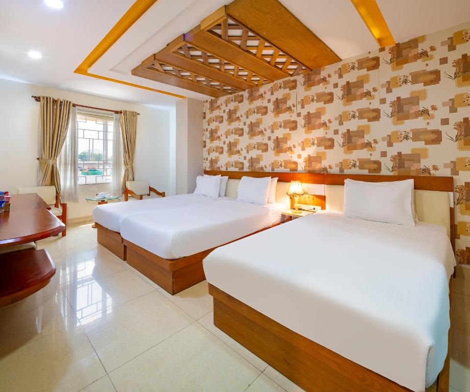 Postel nebo postele na pokoji v ubytování Boss Palace Hotel