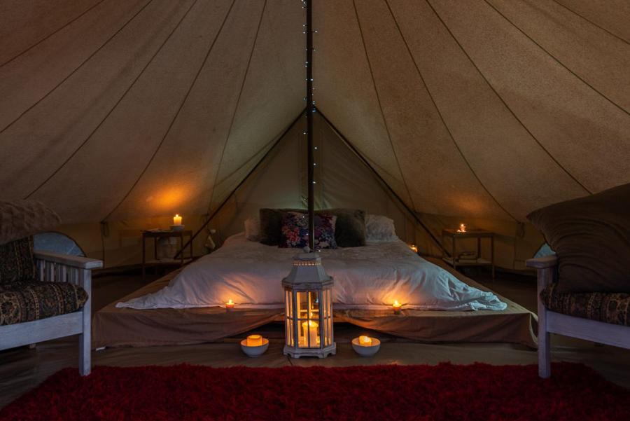 Postel nebo postele na pokoji v ubytování Mountain View Tilba Tilba - Glamping