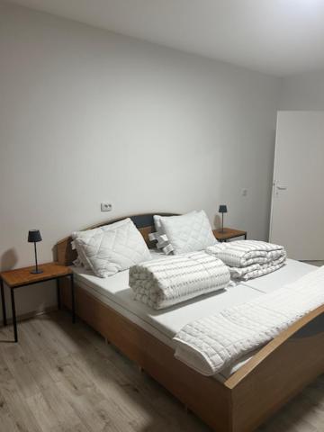 Postel nebo postele na pokoji v ubytování Sleep and Fly room's by Dado & Lela