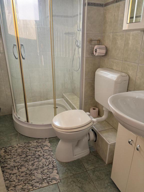 Koupelna v ubytování Afamado apartman Fisli