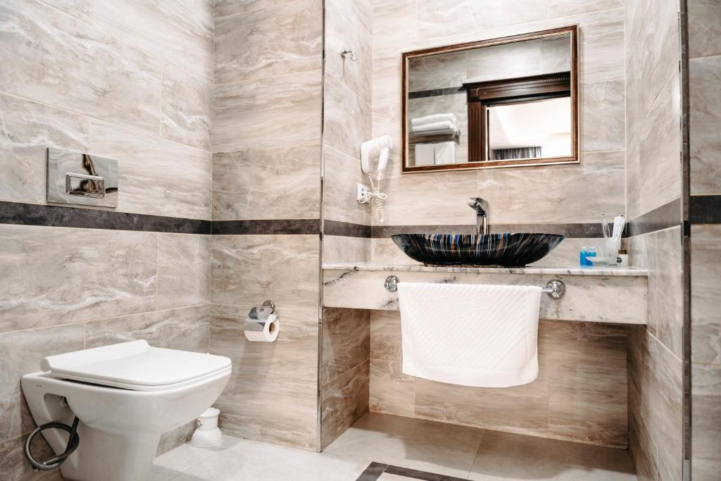 لابی و فضای عمومی Grand Hotel Baku Central Park - تصویر ۵