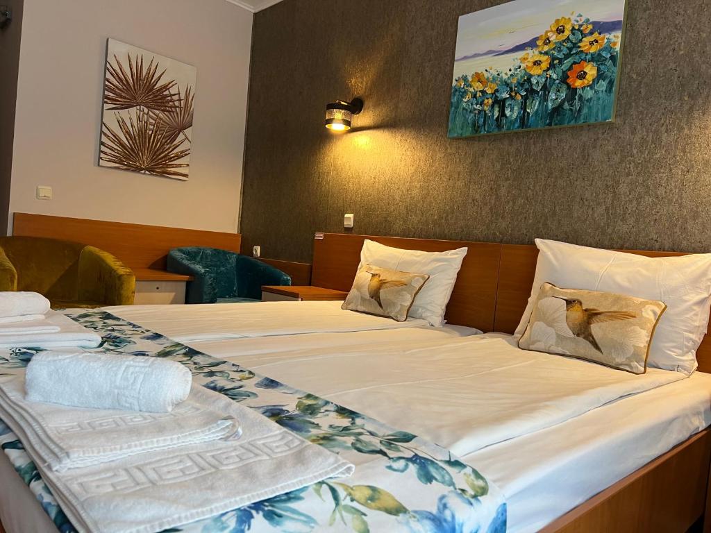 Postel nebo postele na pokoji v ubytování Hotel Violeta