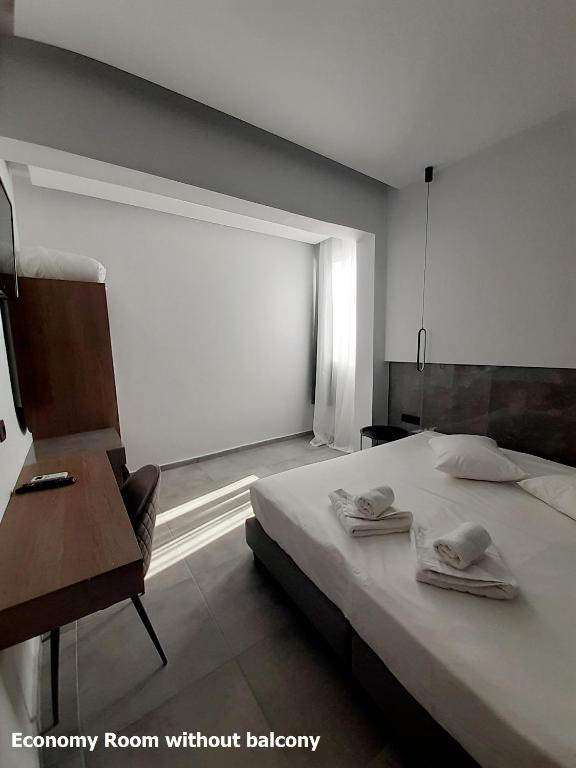 Posteľ alebo postele v izbe v ubytovaní FRESH HOTEL FALIRAKI