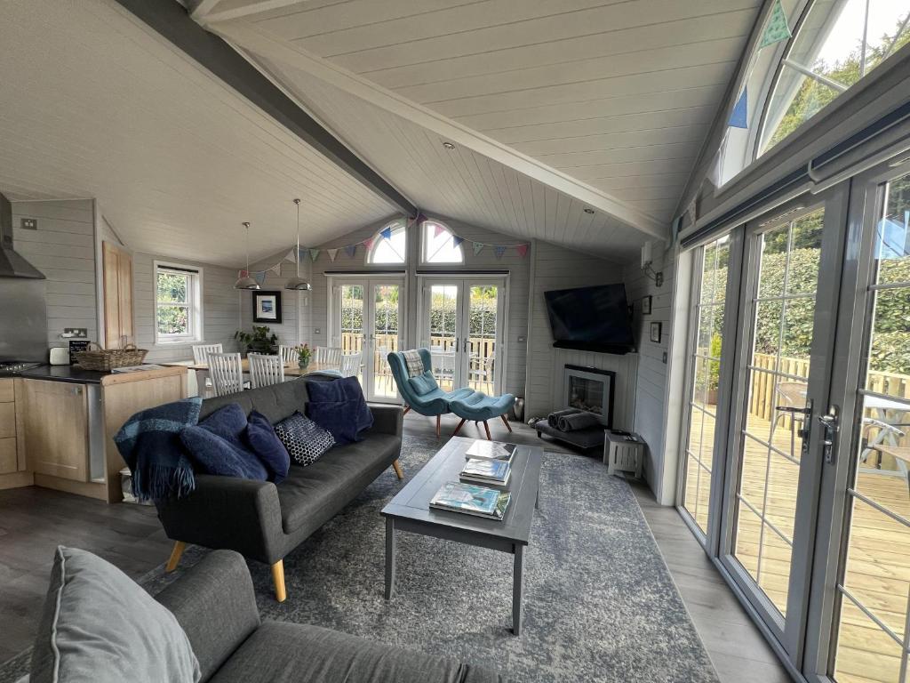 Posezení v ubytování Holly Blue - Cosy wooden lodge Kippford