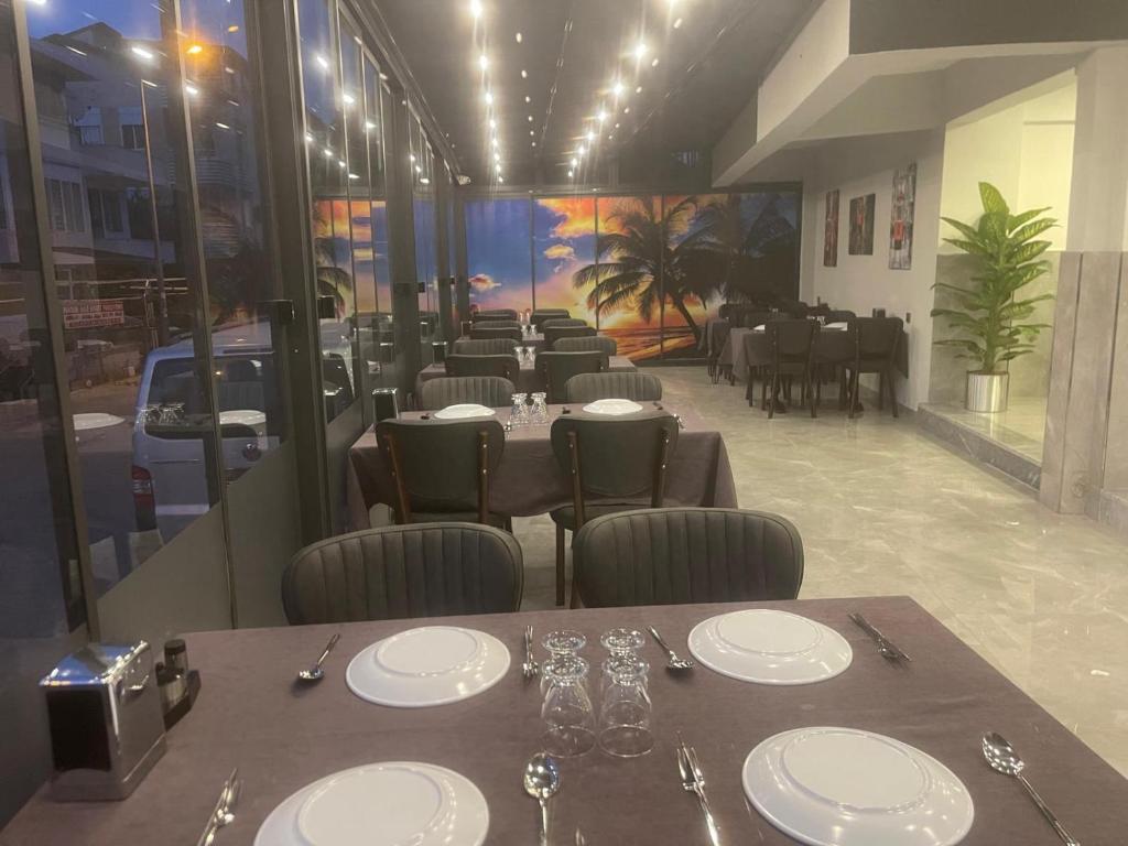 Restoran või mõni muu söögikoht majutusasutuses Aristo 2 Butik Hotel