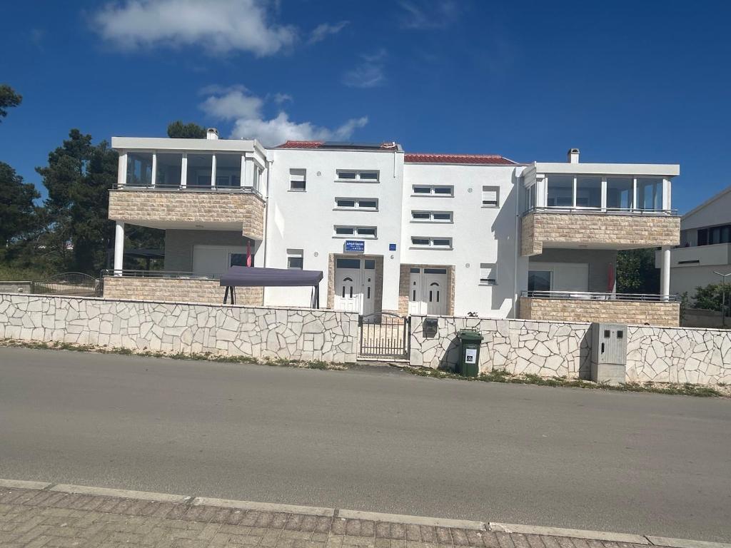 Budova, v ktorej sa apartmán nachádza